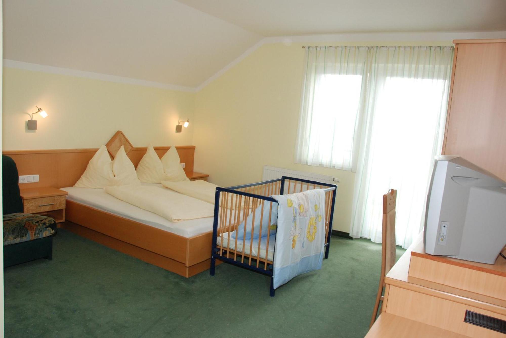Gaestehaus Groeblacher Köstenberg エクステリア 写真